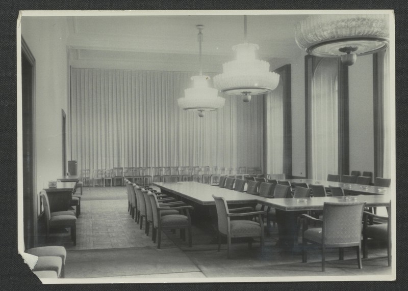 Gebäudeaufnahmen innen und außen, undatiert. Foto: unbekannt. Eigentum der HU