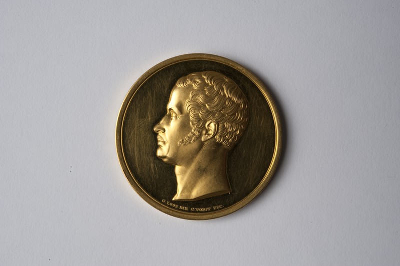  Carl Friedrich Voigt (Stempel), Preismedaille für Clara Strack, Gold, 1913, Inv.-Nr. A 091, Avers: G. LOOS DIR. C. VOIGT FEC.